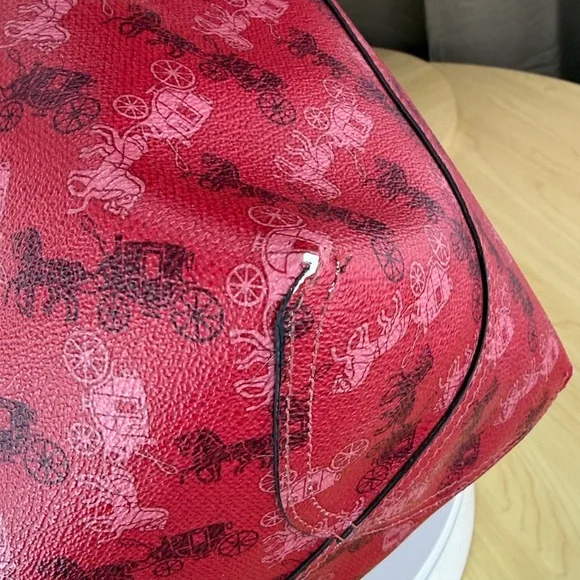 💥COACH - Reversible City Tote With Horse and Carriage Print - 81U362